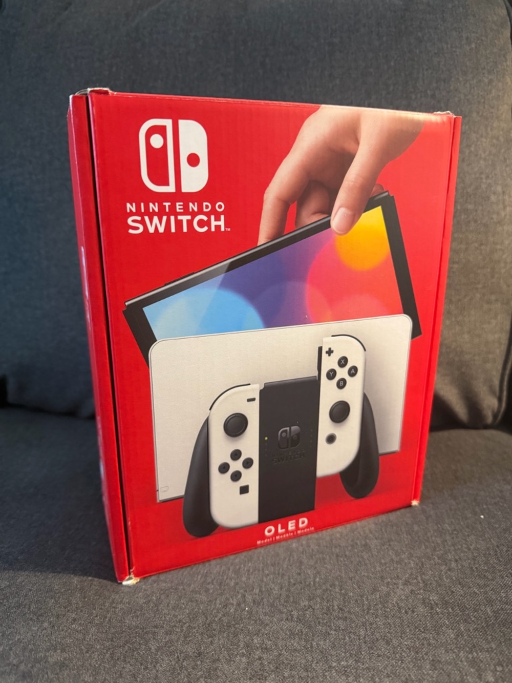 Nintendo Switch OLED Console with White Joy‑Con and White Dock 64 GB